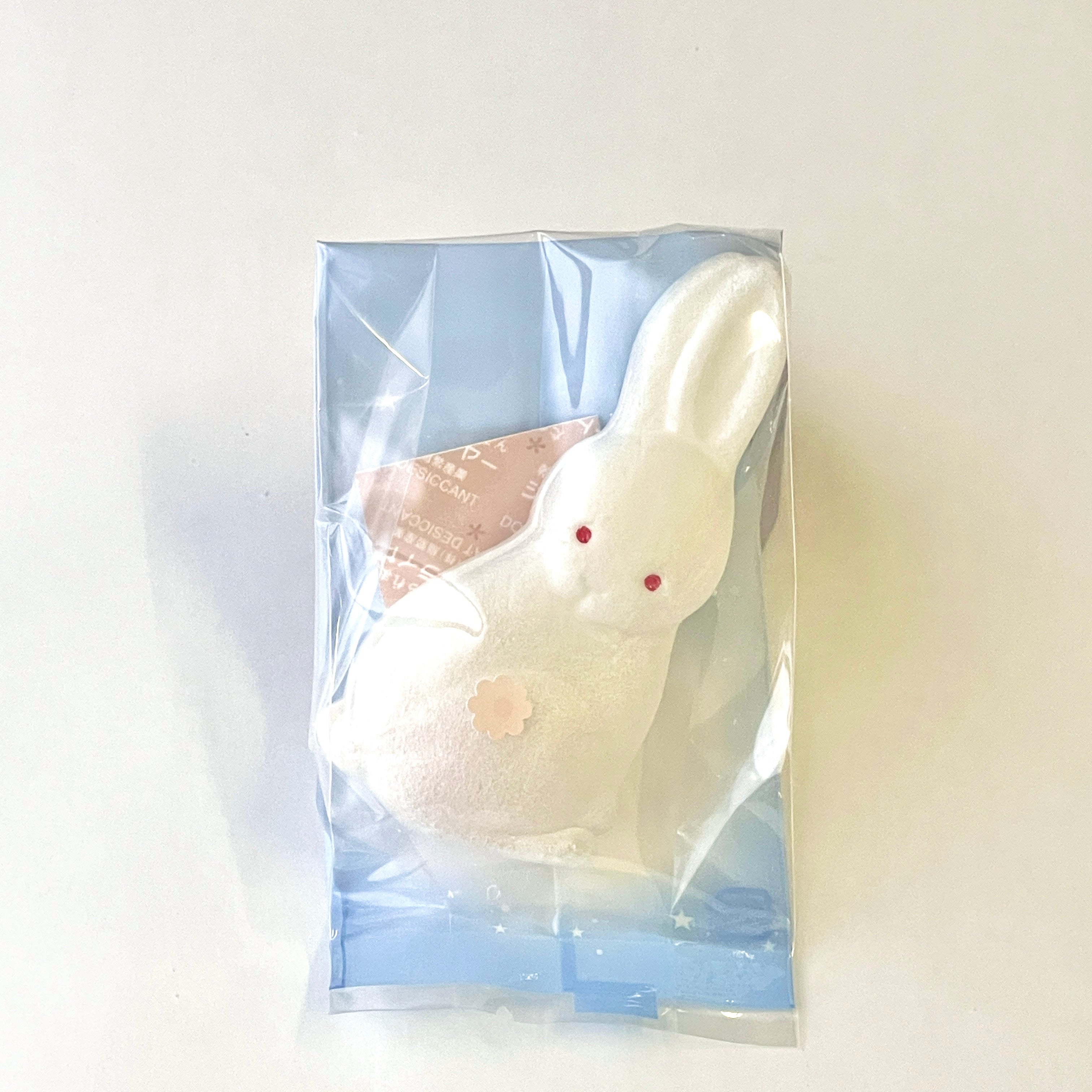 うさぎ屋珠雪 そっとひらくと うさぎ うさぎ 冬（小） 4個入 – 御菓子調進所 山海堂